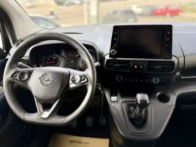 Vendo Opel Combo 2023 - 17950 EUR, 66000 km - AUTO.MOTO.pt