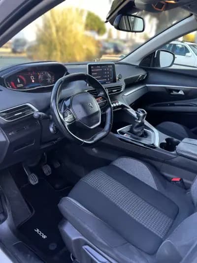 Sell Peugeot 3008 2019 - 23990 EUR, 115267 km - AUTO.MOTO.pt