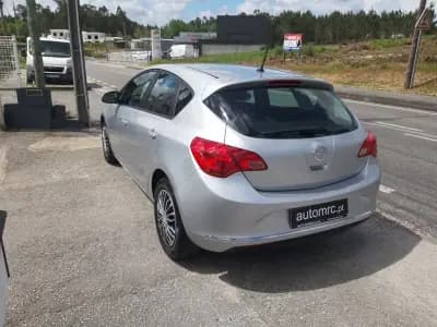 Vendo Opel Astra 2013 - 9900 EUR, 179980 km - AUTO.MOTO.pt
