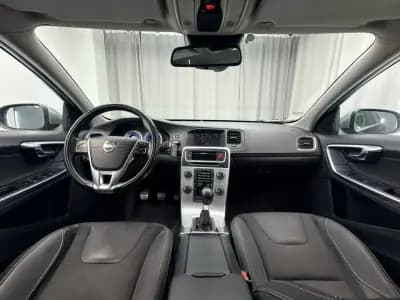 Vendo Volvo S60 2011 - 8999 EUR, 221000 km - AUTO.MOTO.pt