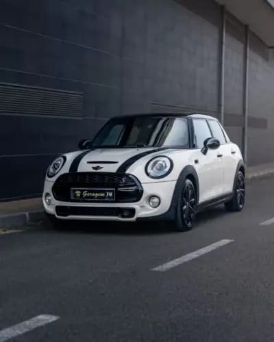 Vendo MINI Cooper 2015 - 19990 EUR, 135300 km - AUTO.MOTO.pt
