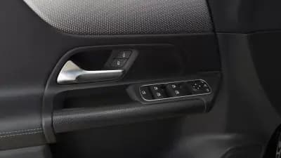 Vendo Mercedes-Benz GLB 180 2022 - 29900 EUR, 172000 km - AUTO.MOTO.pt