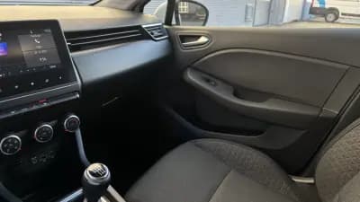 Vendo Renault Clio 2021 - 12600 EUR, 115121 km - AUTO.MOTO.pt