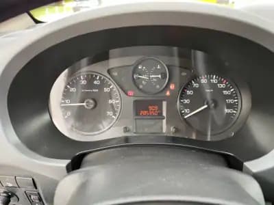 Vendo Peugeot Partner 2010 - 5480 EUR, 286000 km - AUTO.MOTO.pt