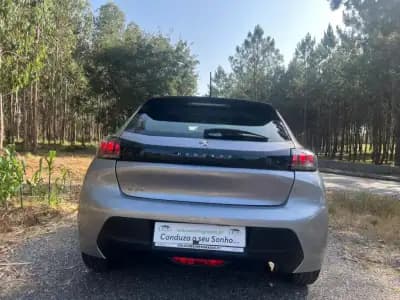 Vendo Peugeot 208 2021 - 13500 EUR, 110639 km - AUTO.MOTO.pt