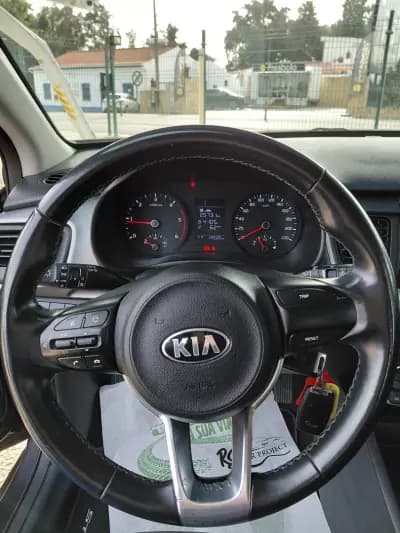 Sell Kia Stonic 2018 - 15900 EUR, 145020 km - AUTO.MOTO.pt