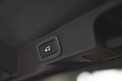 Sell Land Rover Range Rover Sport 2017 - 39990 EUR, 63000 km - AUTO.MOTO.pt