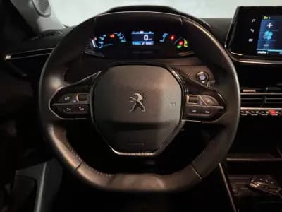 Vendo Peugeot e-2008 2021 - 19900 EUR, 40000 km - AUTO.MOTO.pt