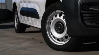 Vendo Peugeot Partner L2 caixa automática 130cv 2019 - 17900 EUR, 163000 km - AUTO.MOTO.pt