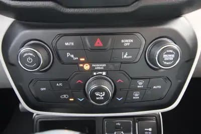 Sell Jeep Renegade 2018 - 15990 EUR, 116000 km - AUTO.MOTO.pt