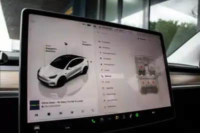 Sell Tesla Model Y 2023 - 37990 EUR, 39034 km - AUTO.MOTO.pt