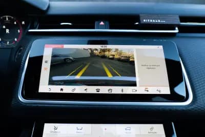 Vendo Land Rover Range Rover Velar 2019 - 52900 EUR, 115000 km - AUTO.MOTO.pt