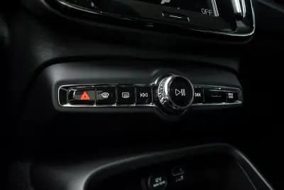 Vendo Volvo XC 40 2020 - 28980 EUR, 88796 km - AUTO.MOTO.pt