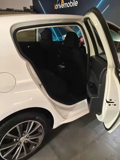 Sell Peugeot 308 2014 - 8990 EUR, 180724 km - AUTO.MOTO.pt