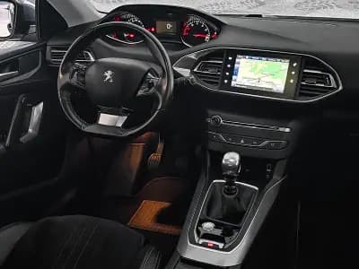 Vendo Peugeot 308 2018 - 12950 EUR, 134000 km - AUTO.MOTO.pt