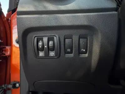 Vendo Renault Captur 2016 - 11900 EUR, 102000 km - AUTO.MOTO.pt