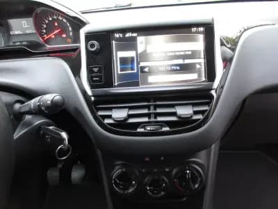 Sell Peugeot 208 2014 - 7990 EUR, 71000 km - AUTO.MOTO.pt