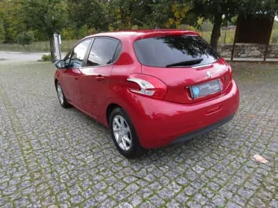 Sell Peugeot 208 2014 - 7990 EUR, 71000 km - AUTO.MOTO.pt