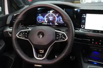 Vendo Volkswagen Golf 2021 - 34970 EUR, 88000 km - AUTO.MOTO.pt