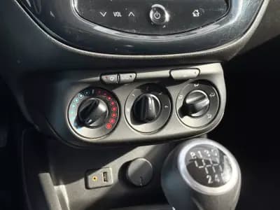 Sell Opel Corsa 2015 - 9200 EUR, 160000 km - AUTO.MOTO.pt