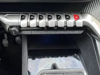 Vendo Peugeot 3008 2019 - 13900 EUR, 180000 km - AUTO.MOTO.pt