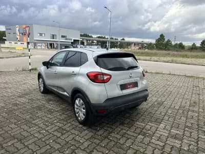Vendo Renault Captur 2016 - 13490 EUR, 143000 km - AUTO.MOTO.pt
