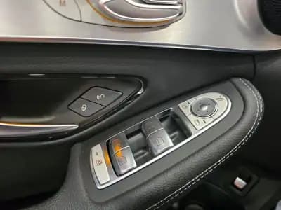 Vendo Mercedes-Benz C 300 2020 - 30980 EUR, 98799 km - AUTO.MOTO.pt