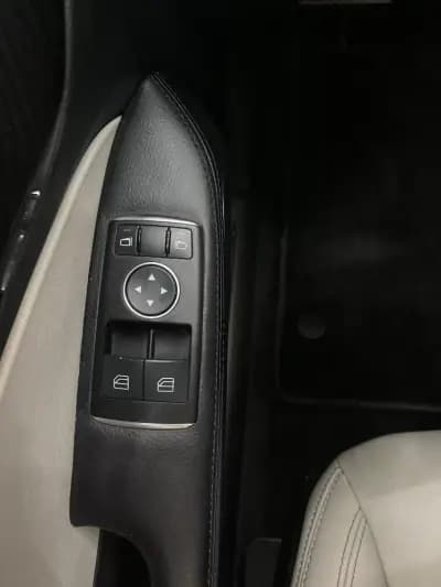 Sell Mercedes-Benz SLK 200 2012 - 18900 EUR, 133853 km - AUTO.MOTO.pt