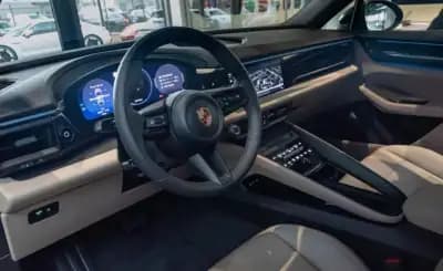 Sell Porsche Macan 2025 - 82900 EUR, 20000 km - AUTO.MOTO.pt