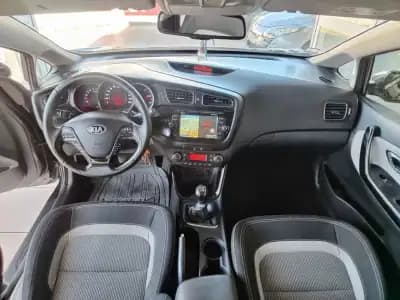 Vendo Kia Ceed SW 2015 - 8990 EUR, 144200 km - AUTO.MOTO.pt