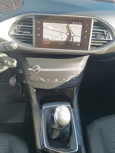 Sell Peugeot 308 2018 - 12900 EUR, 219000 km - AUTO.MOTO.pt