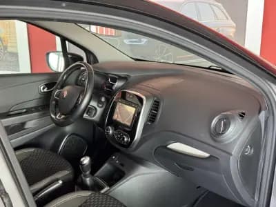 Vendo Renault Captur 2017 - 15990 EUR, 80345 km - AUTO.MOTO.pt
