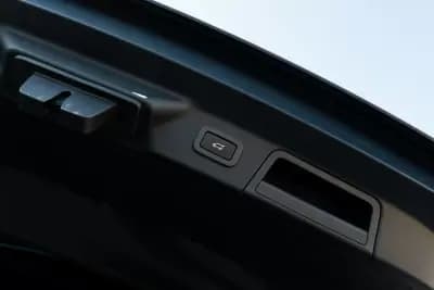 Vendo Land Rover Range Rover Velar 2019 - 52900 EUR, 115000 km - AUTO.MOTO.pt