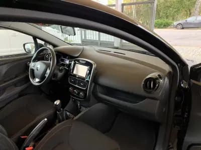 Sell Renault Clio 2018 - 11950 EUR, 83388 km - AUTO.MOTO.pt