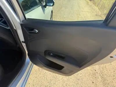 Vendo Renault Clio 2020 - 13480 EUR, 93000 km - AUTO.MOTO.pt