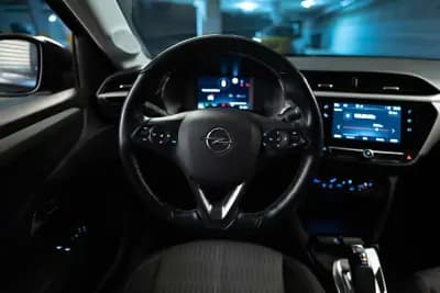 Vendo Opel Corsa-e 2020 - 12950 EUR, 69990 km - AUTO.MOTO.pt