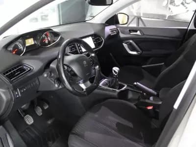 Vendo Peugeot 308 SW 2016 - 8900 EUR, 350824 km - AUTO.MOTO.pt