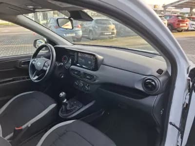 Vendo Hyundai i10 2023 - 14750 EUR, 61600 km - AUTO.MOTO.pt