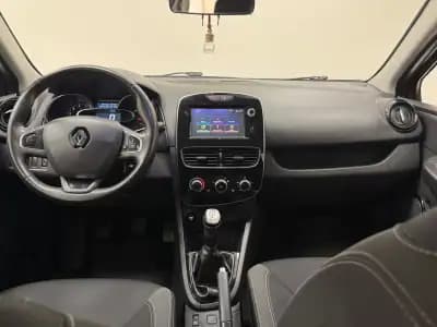 Vendo Renault Clio 2017 - 11890 EUR, 109000 km - AUTO.MOTO.pt