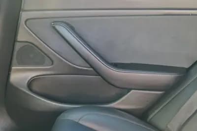 Vendo Tesla Model 3 2020 - 24500 EUR, 118368 km - AUTO.MOTO.pt