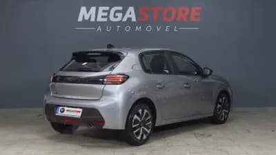 Vendo Peugeot 208 2024 - 16450 EUR, 29000 km - AUTO.MOTO.pt