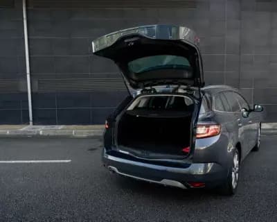 Sell Renault Mégane Sport Tourer 2018 - 15990 EUR, 126740 km - AUTO.MOTO.pt