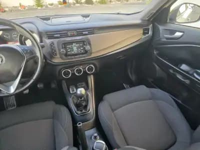 Sell Alfa Romeo Giulietta 2015 - 13500 EUR, 148000 km - AUTO.MOTO.pt