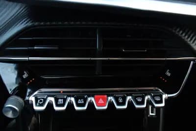 Vendo Peugeot 2008 2020 - 15990 EUR, 45500 km - AUTO.MOTO.pt