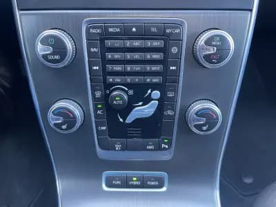 Sell Volvo V60 2015 - 14990 EUR, 184500 km - AUTO.MOTO.pt