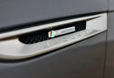 Sell Jaguar F-Pace 2018 - 33900 EUR, 70000 km - AUTO.MOTO.pt