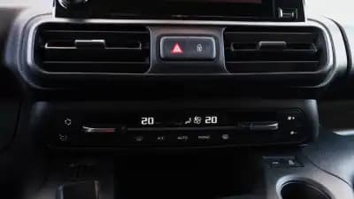 Vendo Peugeot Partner L2 caixa automática 130cv 2019 - 17900 EUR, 163000 km - AUTO.MOTO.pt