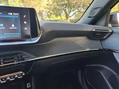 Sell Peugeot 2008 2023 - 19500 EUR, 16000 km - AUTO.MOTO.pt