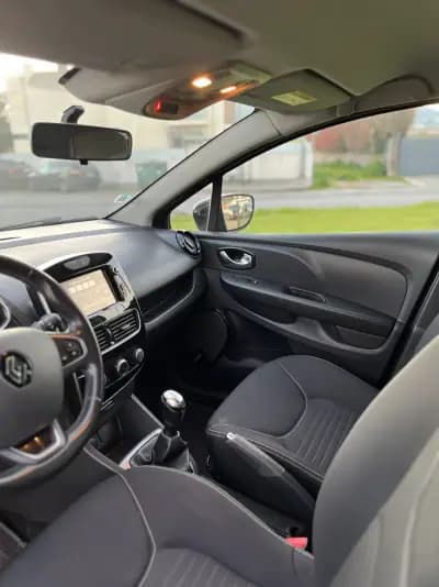 Vendo Renault Clio 2017 - 11900 EUR, 171000 km - AUTO.MOTO.pt