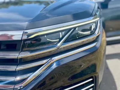 Vendo Volkswagen Touareg 2019 - 47500 EUR, 111935 km - AUTO.MOTO.pt